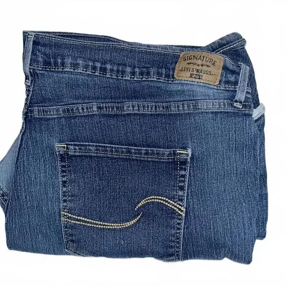 Levi's Signature Gold Curvy Straight Woman’s 36W x 30L Denim Medium Wash Jeans - Picture 1 of 6